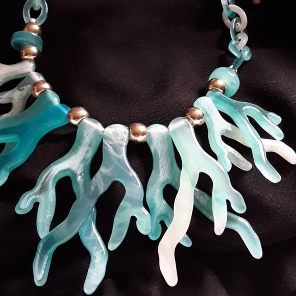 CORAL NECKLACE SET - Picture 5 of 7